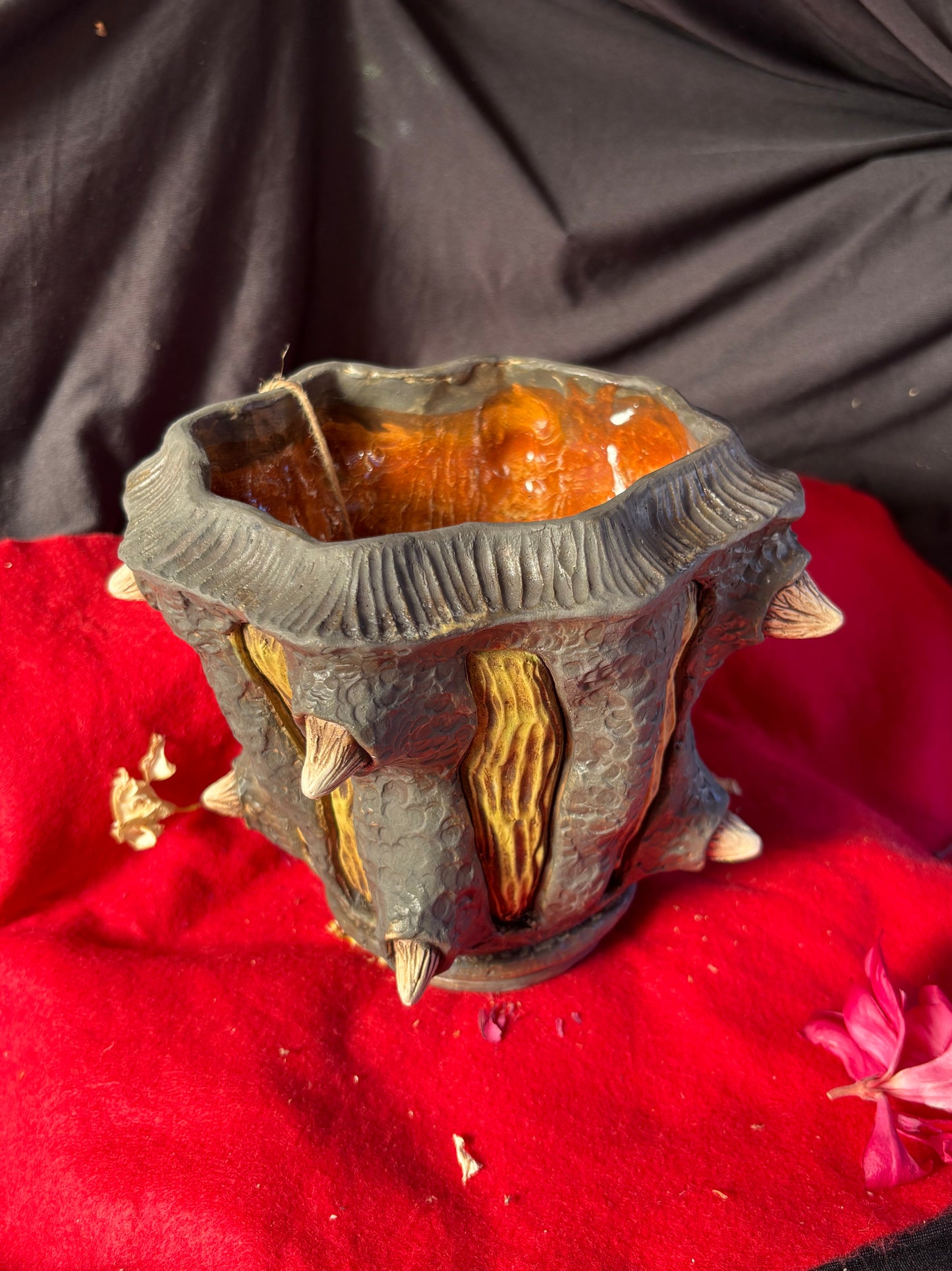 Horned plant pot