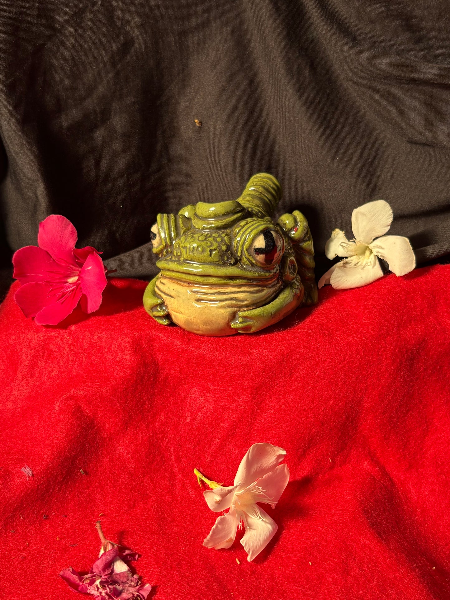 Frog pipe